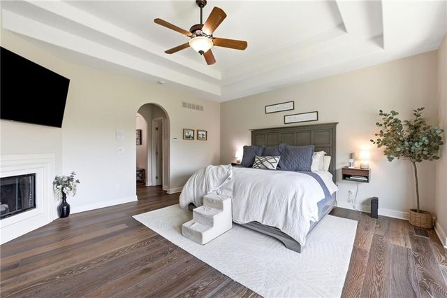 701 NE Shoreline Drive, Lee's Summit, MO 64064