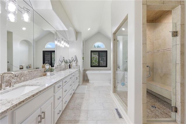 701 NE Shoreline Drive, Lee's Summit, MO 64064