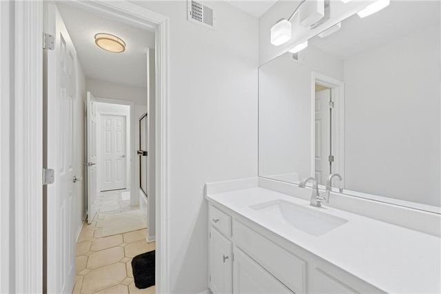 701 NE Shoreline Drive, Lee's Summit, MO 64064