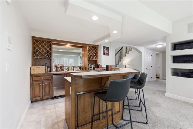 701 NE Shoreline Drive, Lee's Summit, MO 64064