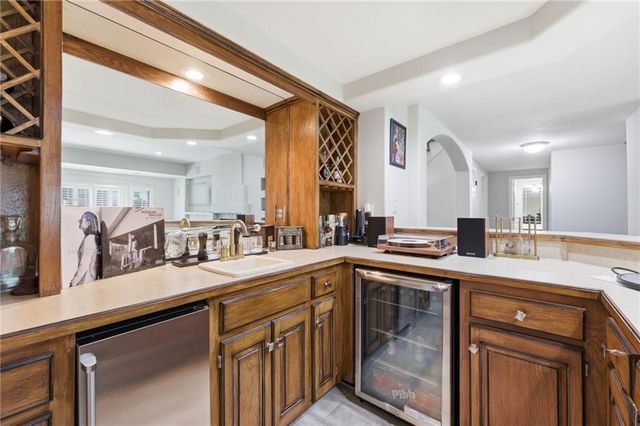 701 NE Shoreline Drive, Lee's Summit, MO 64064
