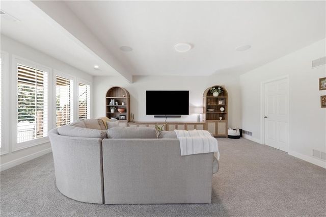 701 NE Shoreline Drive, Lee's Summit, MO 64064