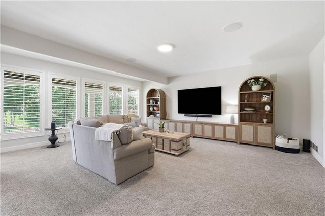 701 NE Shoreline Drive, Lee's Summit, MO 64064