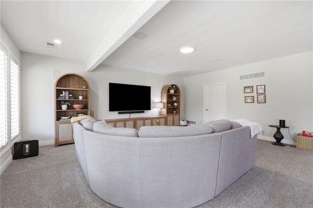 701 NE Shoreline Drive, Lee's Summit, MO 64064