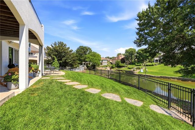 701 NE Shoreline Drive, Lee's Summit, MO 64064