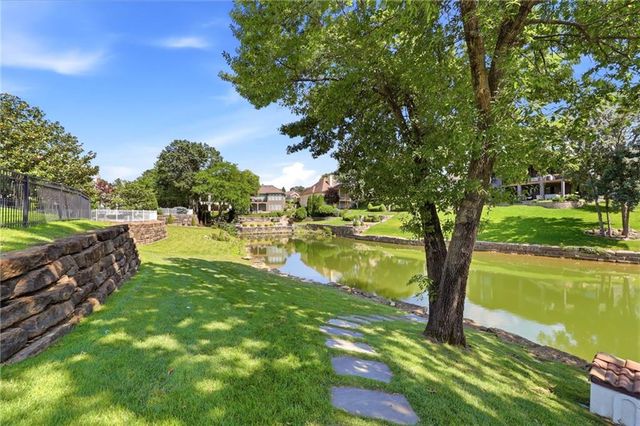 701 NE Shoreline Drive, Lee's Summit, MO 64064