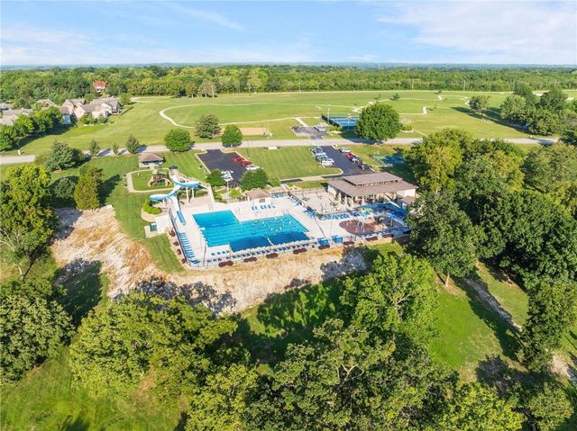 701 NE Shoreline Drive, Lee's Summit, MO 64064