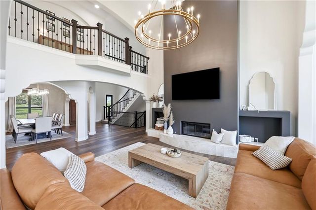 701 NE Shoreline Drive, Lee's Summit, MO 64064