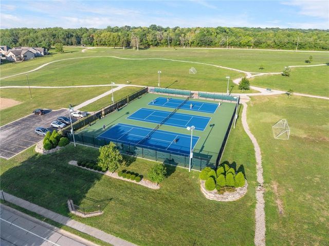 701 NE Shoreline Drive, Lee's Summit, MO 64064