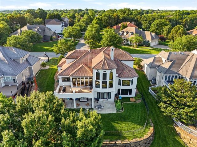 701 NE Shoreline Drive, Lee's Summit, MO 64064