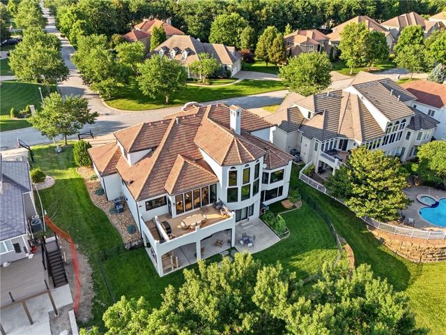 701 NE Shoreline Drive, Lee's Summit, MO 64064