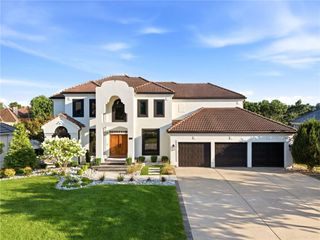 701 NE Shoreline Drive, Lee's Summit, MO 64064