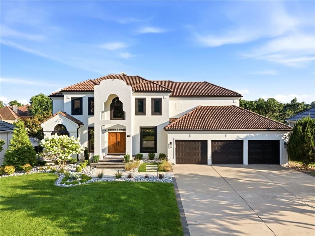 701 NE Shoreline Drive, Lee's Summit, MO 64064