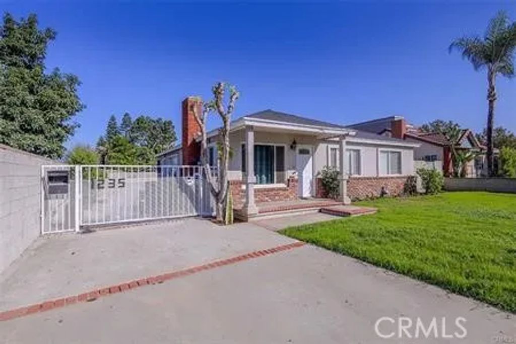 1235 W San Bernardino, Covina, CA 91722