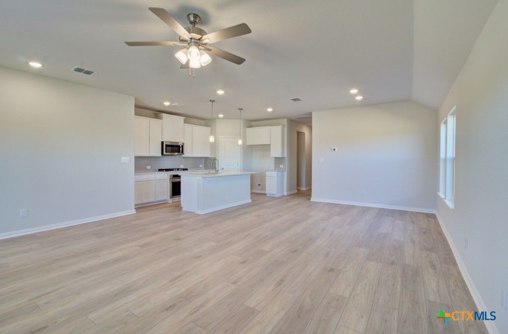 Image 13 of property listing at 849 Saltbush Street, New Braunfels, TX 78130