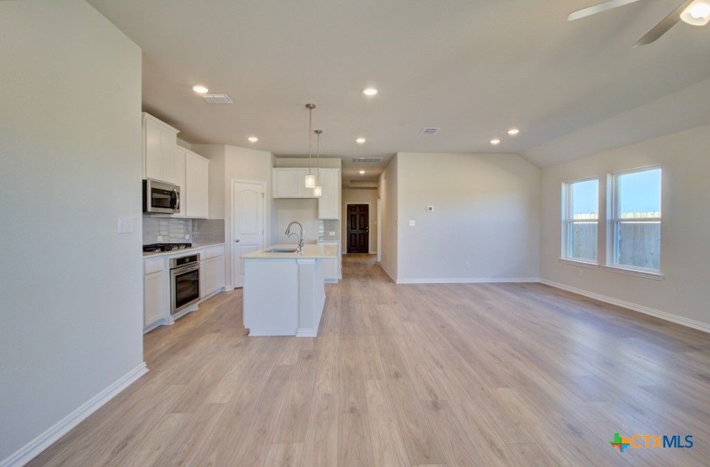 Image 14 of property listing at 849 Saltbush Street, New Braunfels, TX 78130