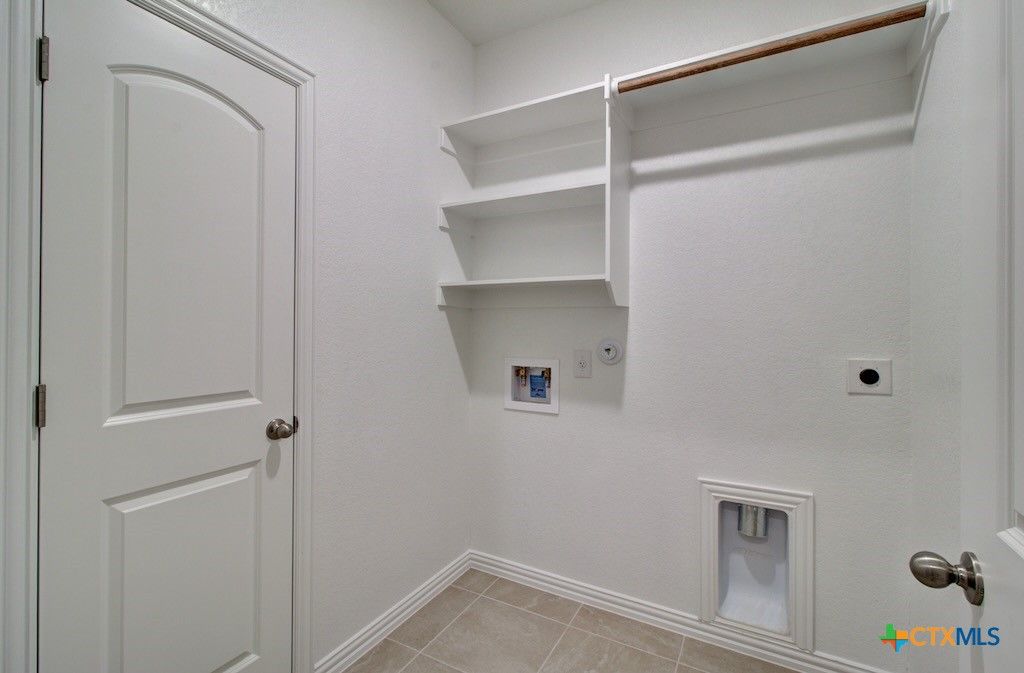 Image 8 of property listing at 849 Saltbush Street, New Braunfels, TX 78130