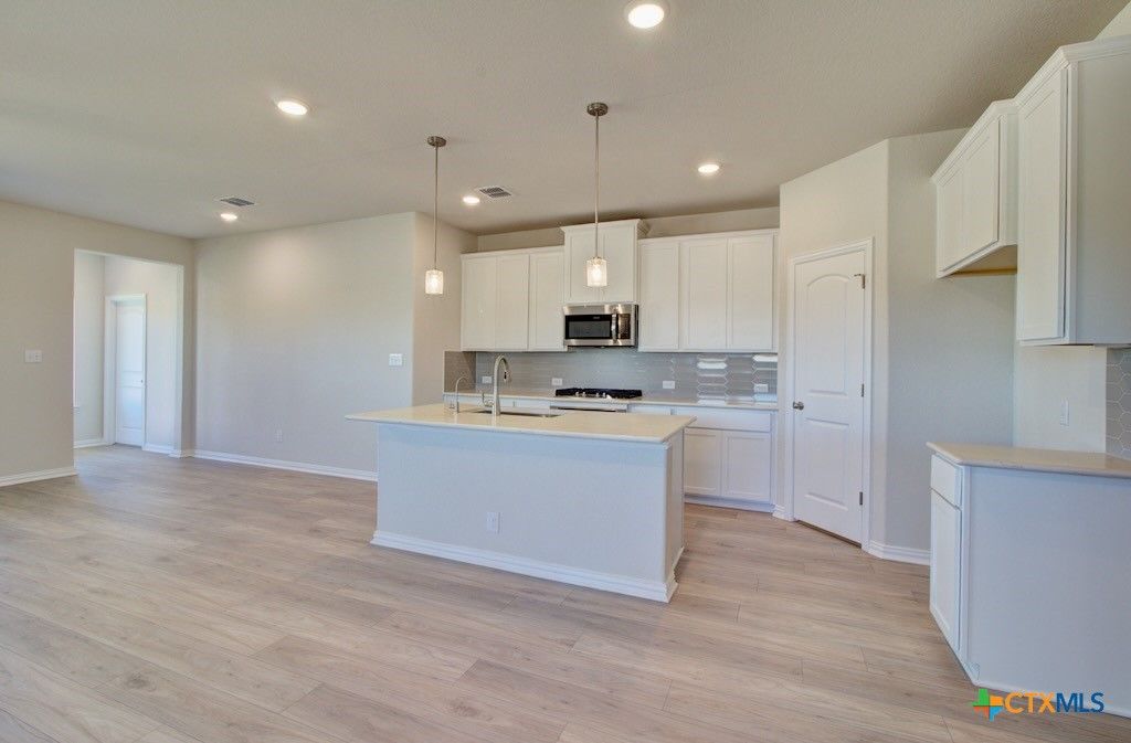 Image 9 of property listing at 849 Saltbush Street, New Braunfels, TX 78130