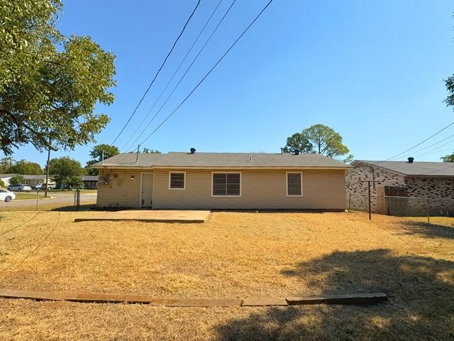 615 Crane Drive, Euless, TX 76039