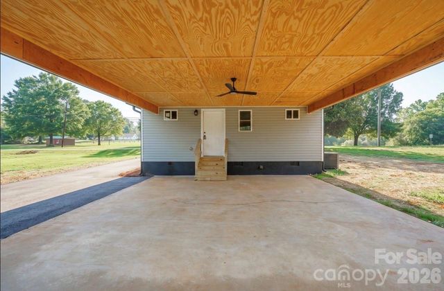 1810 E Greenbriar Road, Statesville, NC 28677