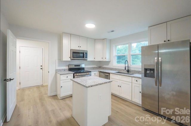 1810 E Greenbriar Road, Statesville, NC 28677