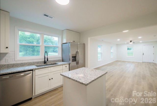 1810 E Greenbriar Road, Statesville, NC 28677