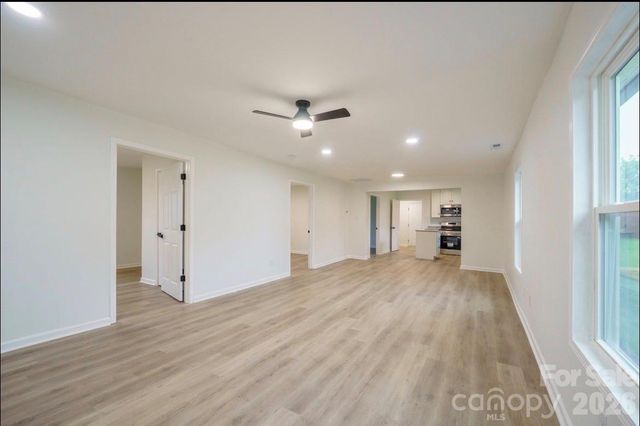 1810 E Greenbriar Road, Statesville, NC 28677