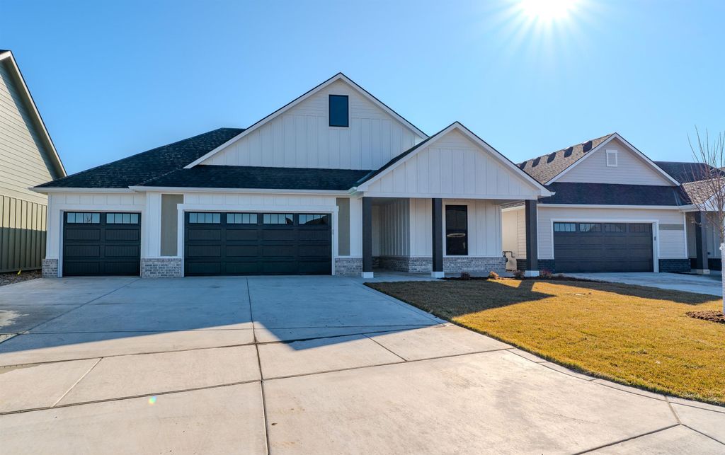 4542 N Sandkey St, Wichita, KS 67204