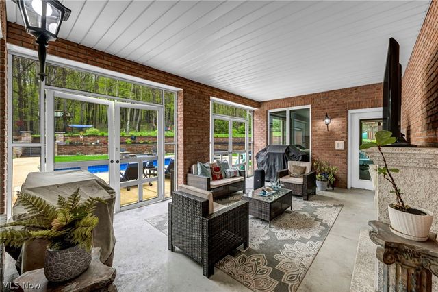 885 McKee Trail, Hinckley, OH 44233