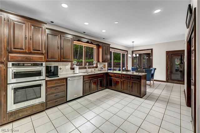 885 McKee Trail, Hinckley, OH 44233