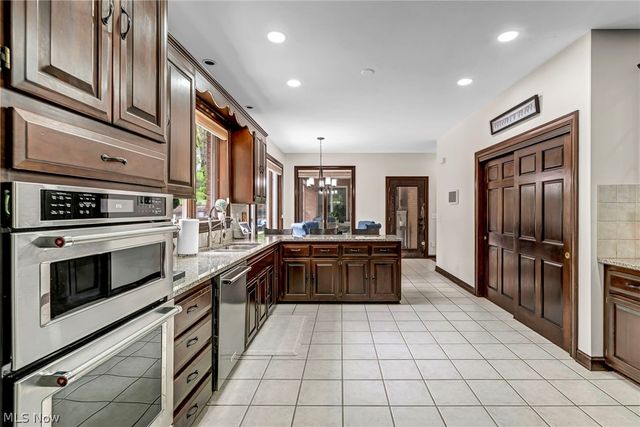 885 McKee Trail, Hinckley, OH 44233