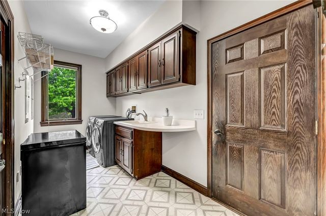 885 McKee Trail, Hinckley, OH 44233