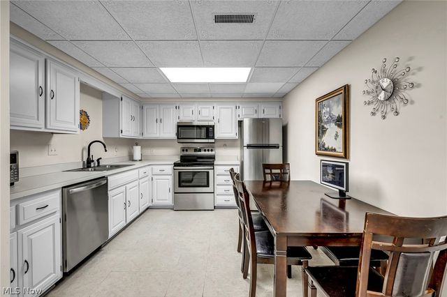 885 McKee Trail, Hinckley, OH 44233