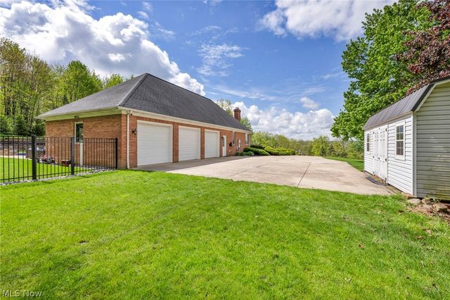 885 McKee Trail, Hinckley, OH 44233
