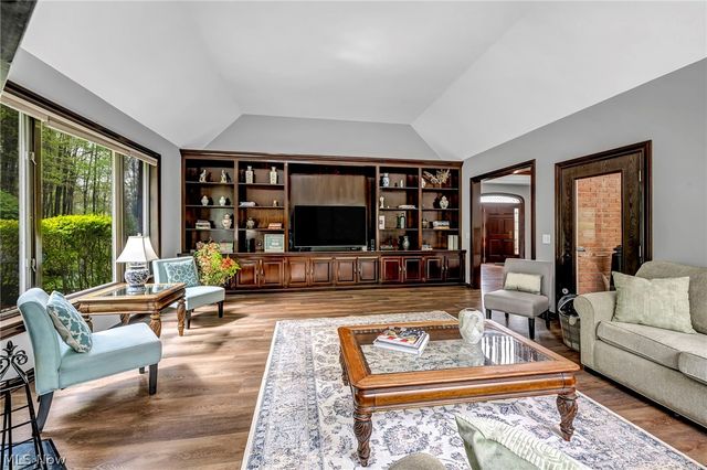 885 McKee Trail, Hinckley, OH 44233