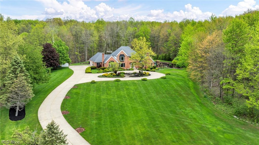 885 McKee Trail, Hinckley, OH 44233