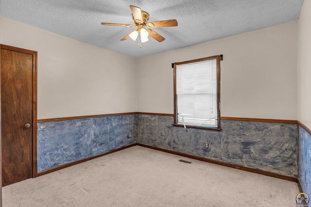 5328 NW Green Hills RD, Topeka, KS 66618