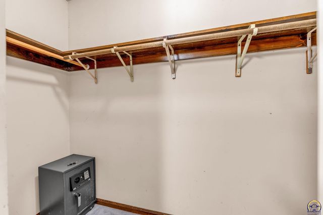 5328 NW Green Hills RD, Topeka, KS 66618