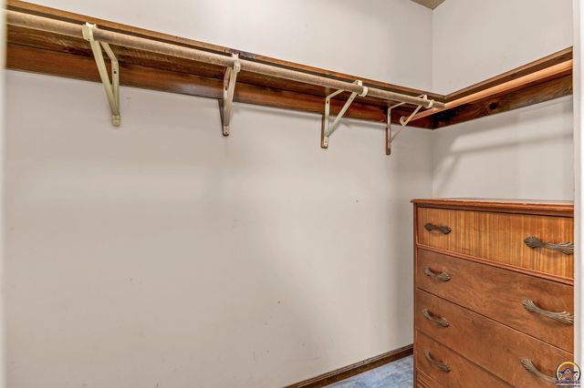 5328 NW Green Hills RD, Topeka, KS 66618