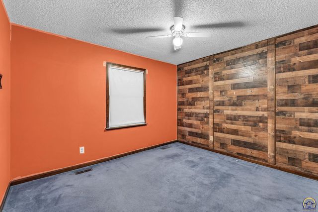 5328 NW Green Hills RD, Topeka, KS 66618