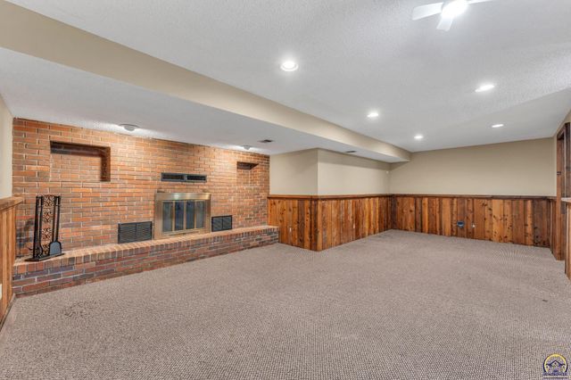 5328 NW Green Hills RD, Topeka, KS 66618