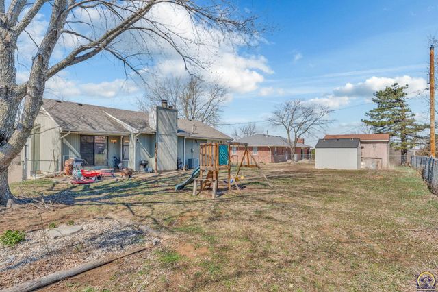 5328 NW Green Hills RD, Topeka, KS 66618