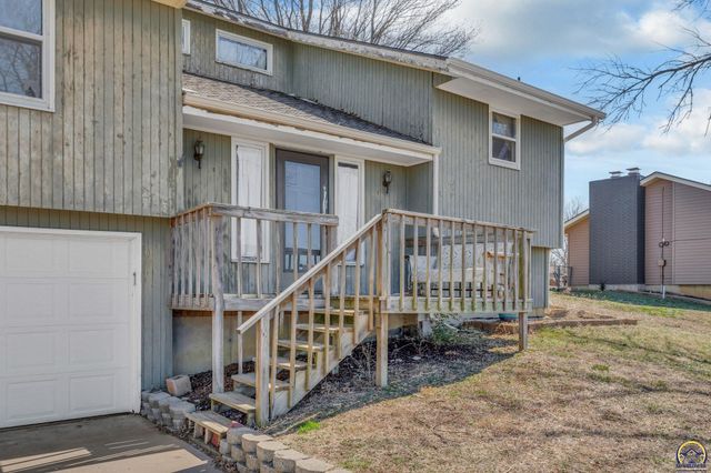 5328 NW Green Hills RD, Topeka, KS 66618