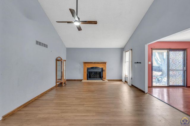 5328 NW Green Hills RD, Topeka, KS 66618