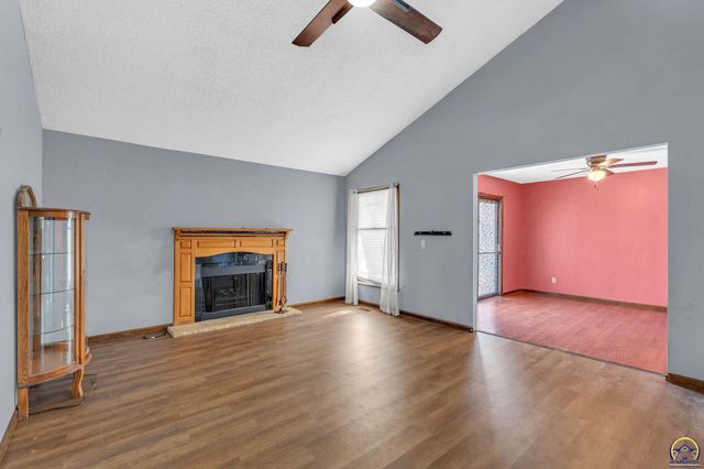 5328 NW Green Hills RD, Topeka, KS 66618