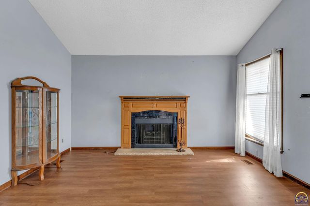 5328 NW Green Hills RD, Topeka, KS 66618