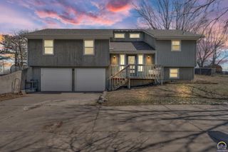5328 NW Green Hills RD, Topeka, KS 66618