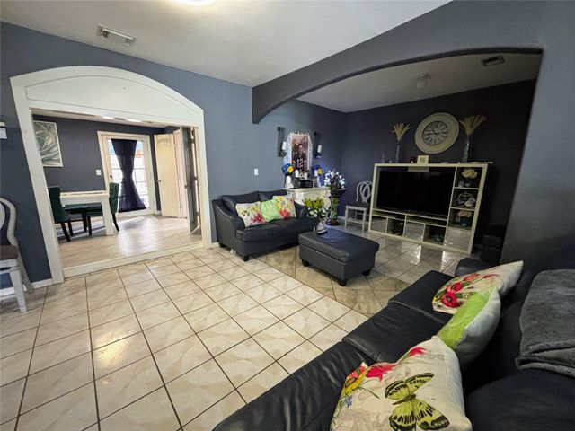 9717 Debbie Lane, Houston, TX 77038