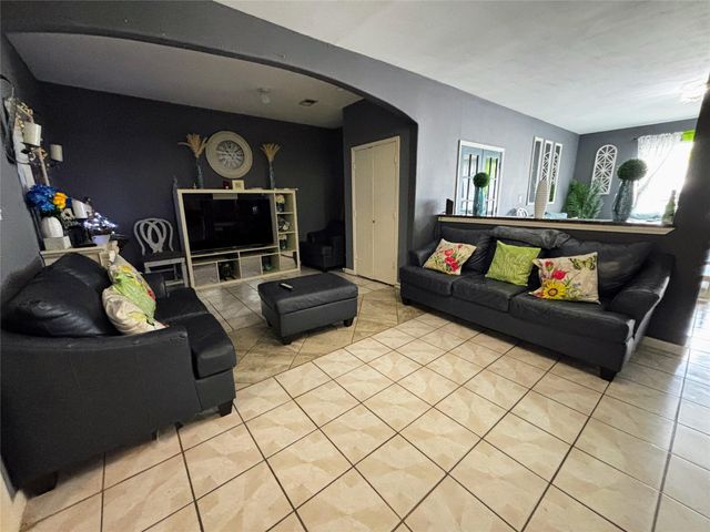 9717 Debbie Lane, Houston, TX 77038