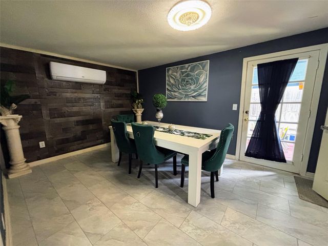 9717 Debbie Lane, Houston, TX 77038